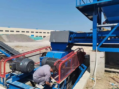 對輥式破碎機客戶現場